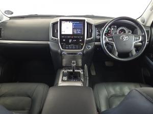 Toyota Land Cruiser 200 4.5D-4D V8 VX-R - Image 6