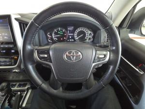 Toyota Land Cruiser 200 4.5D-4D V8 VX-R - Image 8