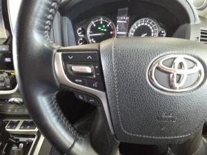 Toyota Land Cruiser 200 4.5D-4D V8 VX-R - Image 9