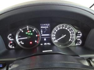 Toyota Land Cruiser 200 4.5D-4D V8 VX-R - Image 11