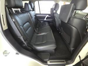 Toyota Land Cruiser 200 4.5D-4D V8 VX-R - Image 18