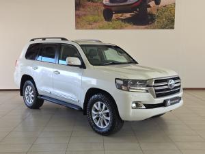 Toyota Land Cruiser 200 4.5D-4D V8 VX-R - Image 1