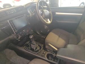 Toyota Hilux 2.4GD-6 double cab Raider manual - Image 7