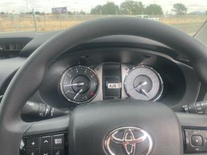 Toyota Hilux 2.4GD-6 Xtra cab Raider manual - Image 8