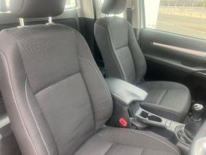 Toyota Hilux 2.4GD-6 Xtra cab Raider manual - Image 10