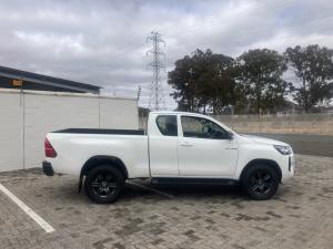 Toyota Hilux 2.4GD-6 Xtra cab Raider manual - Image 3