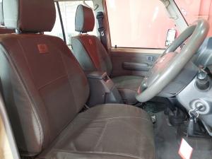 Toyota Land Cruiser 79 4.5D-4D V8 double cab LX - Image 10