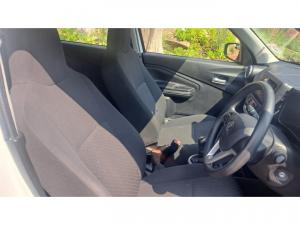 Toyota Vitz 1.0 XR manual - Image 7