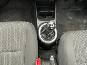 Toyota Vitz 1.0 XR manual - Image 11