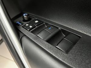 Toyota Corolla Cross 1.8 Hybrid XS - Image 11