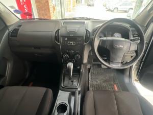 Isuzu D-Max 250 Extended cab Hi-Ride auto - Image 6