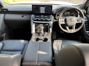 Toyota Land Cruiser 300 3.3D GR-Sport - Image 6
