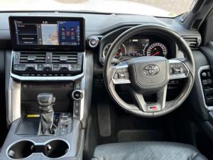 Toyota Land Cruiser 300 3.3D GR-Sport - Image 11