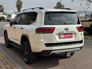 Toyota Land Cruiser 300 3.3D GR-Sport - Image 16