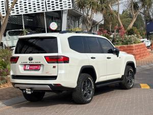 Toyota Land Cruiser 300 3.3D GR-Sport - Image 2