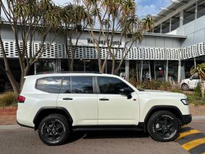 Toyota Land Cruiser 300 3.3D GR-Sport - Image 3