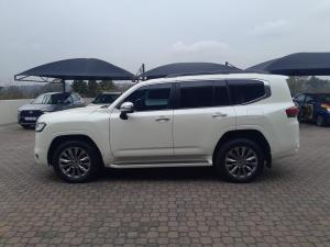 Toyota Land Cruiser 300 3.5T ZX - Image 24