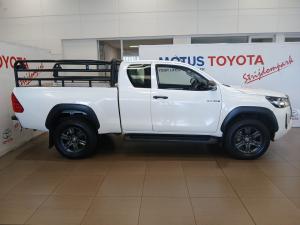 Toyota Hilux 2.4GD-6 Xtra cab Raider manual - Image 3