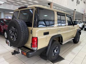 Toyota Landcruiser 76 2.8 GD-6 S/W - Image 2