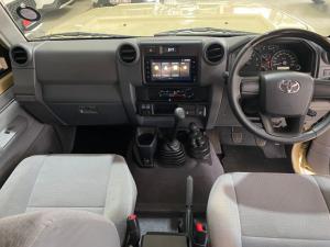 Toyota Landcruiser 76 2.8 GD-6 S/W - Image 6