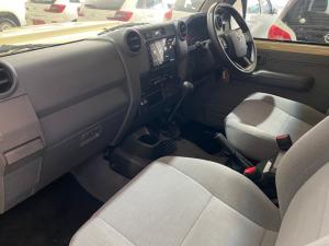 Toyota Landcruiser 76 2.8 GD-6 S/W - Image 7