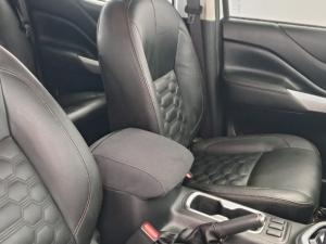 Nissan Navara 2.5DDTI LE/LE Plus 4X4 automatic D/C - Image 8