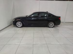BMW 3 Series 320i - Image 3