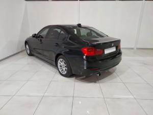 BMW 3 Series 320i - Image 4