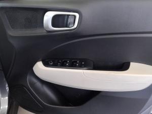 Hyundai Venue 1.0T Fluid auto - Image 18
