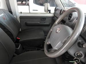Toyota Land Cruiser 79 4.5D-4D V8 single cab LX - Image 15