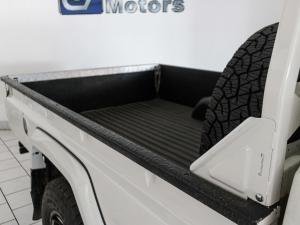 Toyota Land Cruiser 79 4.5D-4D V8 single cab LX - Image 17