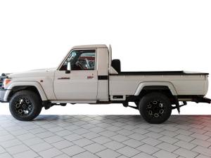 Toyota Land Cruiser 79 4.5D-4D V8 single cab LX - Image 4