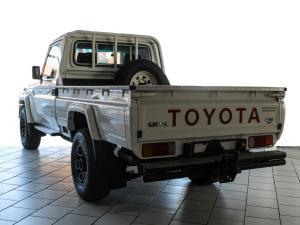 Toyota Land Cruiser 79 4.5D-4D V8 single cab LX - Image 5