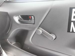Toyota Hiace 2.5D-4D Ses-fikile 16-seater - Image 12