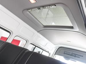 Toyota Hiace 2.5D-4D Ses-fikile 16-seater - Image 16