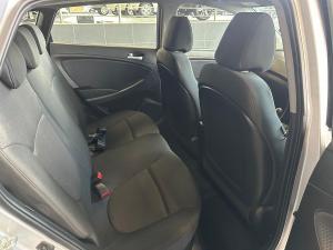 Hyundai Accent hatch 1.6 Fluid - Image 9