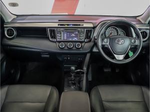 Toyota RAV4 2.0 GX auto - Image 6