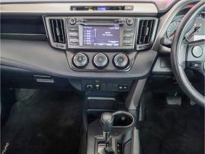 Toyota RAV4 2.0 GX auto - Image 10
