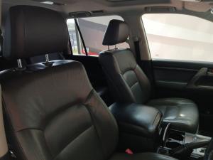Toyota Land Cruiser 200 4.5D-4D VX - Image 12