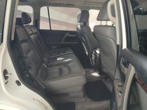 Toyota Land Cruiser 200 4.5D-4D VX - Image 13