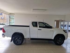 Toyota Hilux 2.4GD-6 Xtra cab Raider manual - Image 3