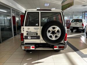 Toyota Land Cruiser 76 4.5D-4D V8 station wagon LX - Image 5
