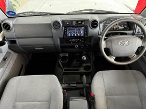 Toyota Land Cruiser 76 4.5D-4D V8 station wagon LX - Image 6