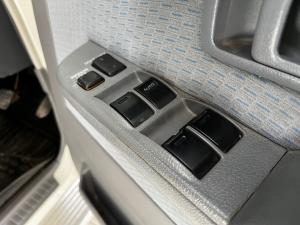 Toyota Land Cruiser 76 4.5D-4D V8 station wagon LX - Image 11