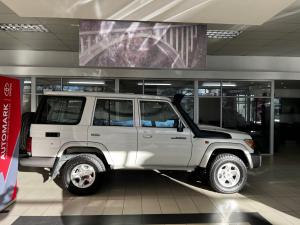 Toyota Land Cruiser 76 4.5D-4D V8 station wagon LX - Image 3