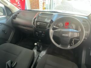 Isuzu D-Max Gen 6 250 single cab Fleetside safety - Image 6