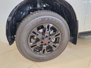 Nissan Navara 2.5DDTi double cab SE Plus auto - Image 19