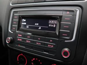 Volkswagen Polo Vivo hatch 1.4 Comfortline - Image 13
