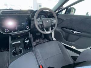 Lexus RZ 450e SE - Image 13
