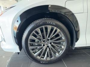Lexus RZ 450e SE - Image 15